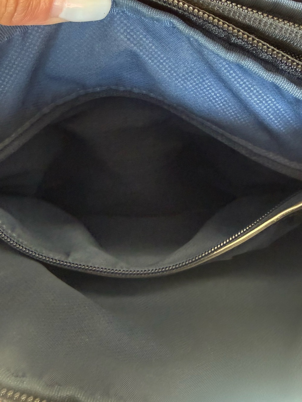 Tumi Arrive Owen Crossbody bag - Picture 9 of 12
